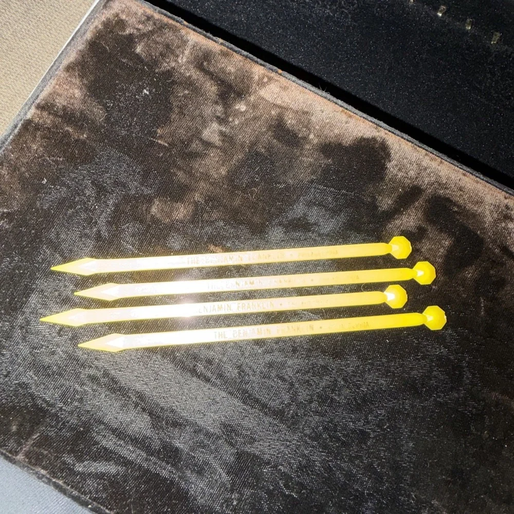 4 Vtg The Benjamin Franklin Philadelphia Yellow Swizzle Stirrer Sticks Garnish